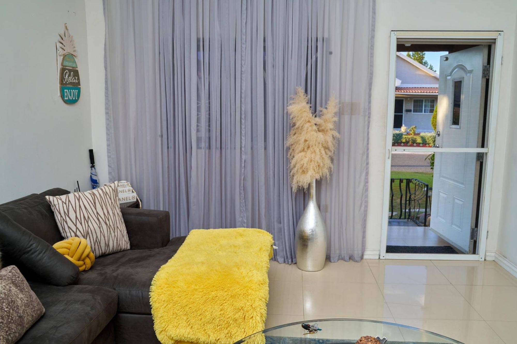 Caribbean Estates, 10 Mins From The Beach, Beautiful Gated Community Portmore Ngoại thất bức ảnh